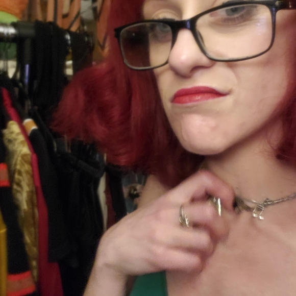 Meet your Posher, Kat - Picture 2 of 4